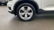 Volvo Xc40 2.0 T4 Momentum Pro 5dr AWD Geartronic Petrol Estate